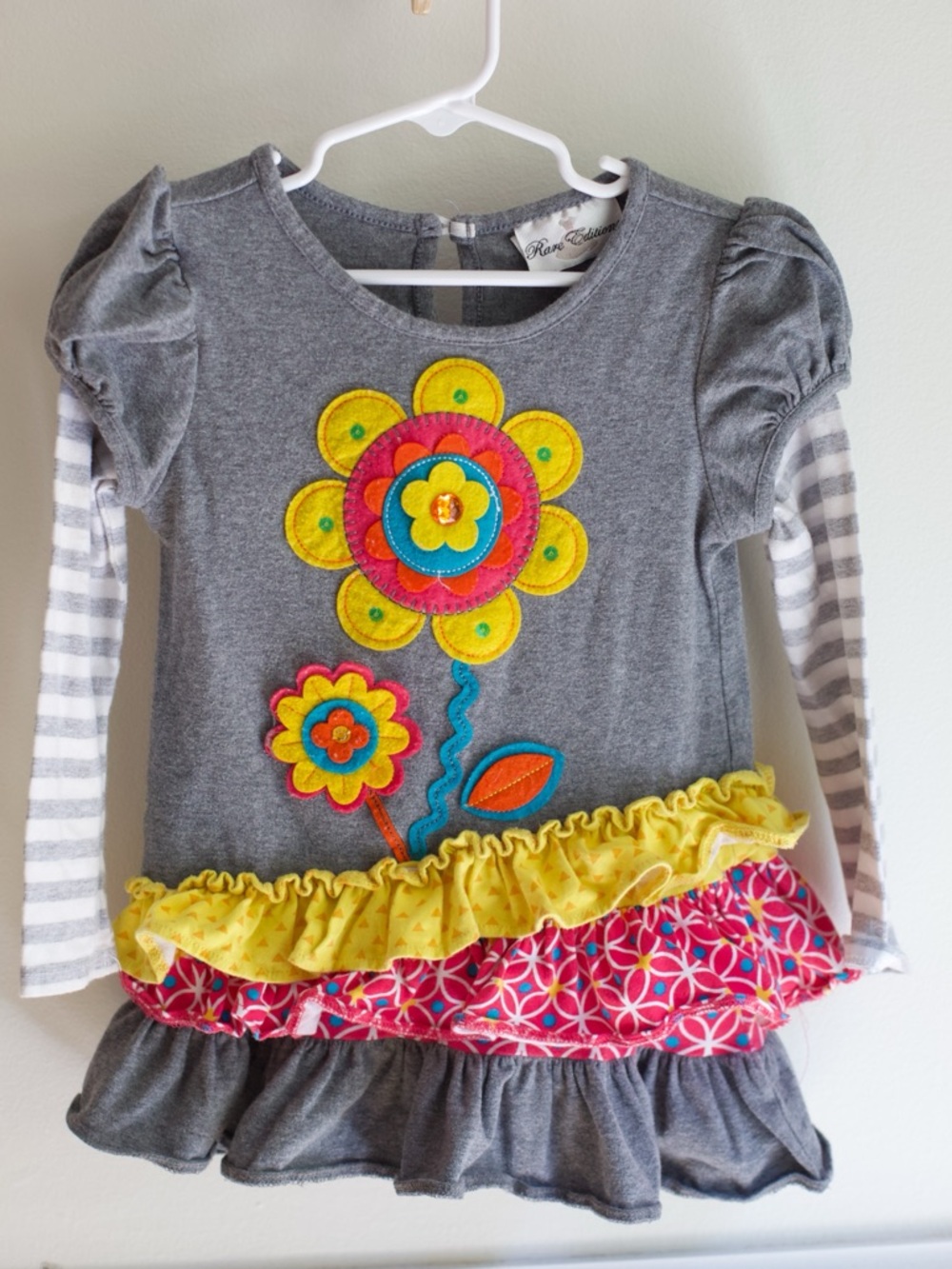 Rare Editions Gray Long-Sleeve Floral Appliqué Tunic with Yellow Ruffle 5T